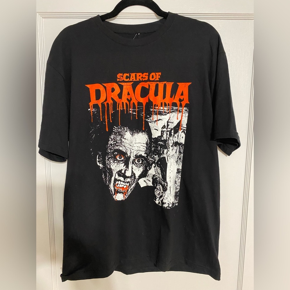 ⚡️ NWOT Scars of Dracula graphic tee